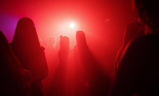 Der Umgang mit möglichen K.O.-Tropfen-Attacken löst bei den Opfern Unverständnis aus. - Symbolbild: Pixabay Der Umgang mit möglichen K.O.-Tropfen-Attacken löst bei den Opfern Unverständnis aus. - Symbolbild: Pixabay
