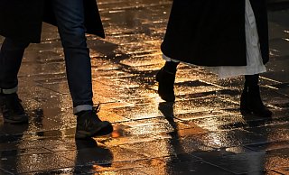 Zum Abend hin kann es glatt auf den Straßen werden. - Pixabay (Symbolfoto) Zum Abend hin kann es glatt auf den Straßen werden. - Pixabay (Symbolfoto)