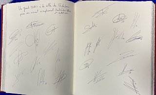 Die Unterschriften der Weltstars im Goldenen Buch der Stadt Paderborn. - Stadt Paderborn Die Unterschriften der Weltstars im Goldenen Buch der Stadt Paderborn. - Stadt Paderborn
