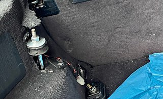 Der beschädigte Kofferraum vom 3er BMW. - Polizei Der beschädigte Kofferraum vom 3er BMW. - Polizei