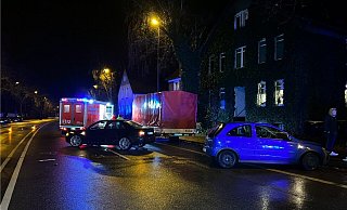 Zwei Menschen wurden bei einer Kollision in Gütersloh verletzt. - Thorsten Heß Zwei Menschen wurden bei einer Kollision in Gütersloh verletzt. - Thorsten Heß