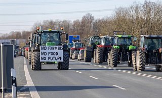Der Protest-Korso der Landwirte führte über die Bundesstraße 1 bei Paderborn. - Niklas Tüns Der Protest-Korso der Landwirte führte über die Bundesstraße 1 bei Paderborn. - Niklas Tüns