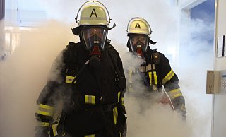 Die Paderborner Feuerwehr stochert am Einsatzort nur kurz im Nebel - dann rückt sie wieder ab. - Dirk Windmöller (Archiv) Die Paderborner Feuerwehr stochert am Einsatzort nur kurz im Nebel - dann rückt sie wieder ab. - Dirk Windmöller (Archiv)
