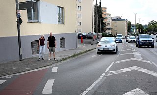 Die Linksabbiegerspur von der Bismarckstraße in die Marienstraße ist nach Meinung von Traute Lakemeier und Ulf Kutschewski überflüssig und könnte zum Radweg umgewidmet werden. - Frank-Michael Kiel-Steinkamp Die Linksabbiegerspur von der Bismarckstraße in die Marienstraße ist nach Meinung von Traute Lakemeier und Ulf Kutschewski überflüssig und könnte zum Radweg umgewidmet werden. - Frank-Michael Kiel-Steinkamp