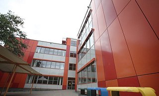 Eine Podiumsdiskussion im Schulzentrum Lohfeld hatte jetzt einen Polizeieinsatz zur Folge. - Till Brand Eine Podiumsdiskussion im Schulzentrum Lohfeld hatte jetzt einen Polizeieinsatz zur Folge. - Till Brand