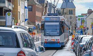 Die Stadtbahnlinie 1 fährt ab Montag, 7. August, wieder die Artur-Ladebeck-Straße bis zur Haltestelle Brackwede Bahnhof. - Archiv: Andreas Zobe Die Stadtbahnlinie 1 fährt ab Montag, 7. August, wieder die Artur-Ladebeck-Straße bis zur Haltestelle Brackwede Bahnhof. - Archiv: Andreas Zobe