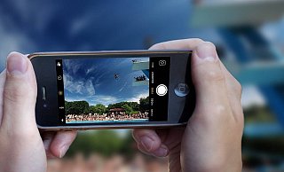 Wer im Frei- oder auch Hallenbad zum Smartphone greift, um Fotos oder Videos aufzunehmen, bewegt sich schnell im Bereich strafbarer Handlungen. - Patrick Menzel Wer im Frei- oder auch Hallenbad zum Smartphone greift, um Fotos oder Videos aufzunehmen, bewegt sich schnell im Bereich strafbarer Handlungen. - Patrick Menzel