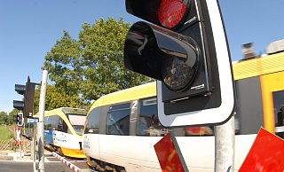 Auch der Bahnübergang an der Gestringer Straße in Gestringen wird wegen der Gleisbauarbeiten gesperrt. - Joern Spreen-Ledebur Auch der Bahnübergang an der Gestringer Straße in Gestringen wird wegen der Gleisbauarbeiten gesperrt. - Joern Spreen-Ledebur