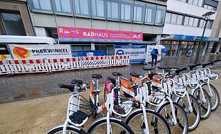 Am Niederwall gegenüber dem geplanten Fahrradparkhaus soll auch die erste Mobilitätsstation in Bielefeld entstehen. - Andreas Zobe Am Niederwall gegenüber dem geplanten Fahrradparkhaus soll auch die erste Mobilitätsstation in Bielefeld entstehen. - Andreas Zobe
