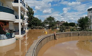 Die riesigen Wassermassen standen tagelang in der Stadt und müssen abgepumpt werden. - privat Die riesigen Wassermassen standen tagelang in der Stadt und müssen abgepumpt werden. - privat