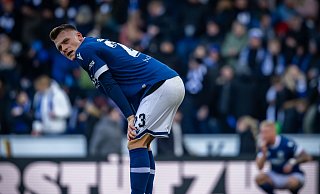 Arminia Bielefelds Verteidiger Leon Schneider steht nach der zweiten Heimpleite in Folge die Entäuschung ins Gesicht geschrieben. - Sarah Jonek Arminia Bielefelds Verteidiger Leon Schneider steht nach der zweiten Heimpleite in Folge die Entäuschung ins Gesicht geschrieben. - Sarah Jonek