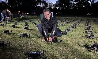 Der Rietberger Peter Smiatek hat den mehr als 4.000 Besucher imGartenschaupark Rietberg eine tolle Drohnenshow beschert. - Gabriele Grund Der Rietberger Peter Smiatek hat den mehr als 4.000 Besucher imGartenschaupark Rietberg eine tolle Drohnenshow beschert. - Gabriele Grund