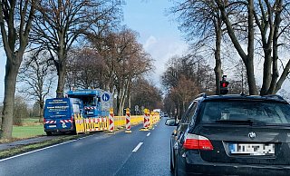 Die Baustellen-Ampel steht derzeit auf der B61 in Richtung Gütersloh, kurz vor dem Hof Strothlüke. - Lena Vanessa Niewald Die Baustellen-Ampel steht derzeit auf der B61 in Richtung Gütersloh, kurz vor dem Hof Strothlüke. - Lena Vanessa Niewald