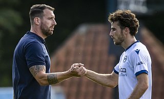 Rechtsverteidiger Christopher Lannert (l.) dürfte gegen 1860 München in die Startelf zurückkehren, auch wenn Coach Kniat dessen Ersatz in Aue, Felix Hagmann, ein gutes Zeugnis ausstellte. - Sarah Jonek Fotografie Rechtsverteidiger Christopher Lannert (l.) dürfte gegen 1860 München in die Startelf zurückkehren, auch wenn Coach Kniat dessen Ersatz in Aue, Felix Hagmann, ein gutes Zeugnis ausstellte. - Sarah Jonek Fotografie