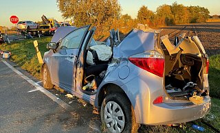 Die Autos wurden durch die Wucht der Kollision weit geschleudert. - Anja Peper Die Autos wurden durch die Wucht der Kollision weit geschleudert. - Anja Peper
