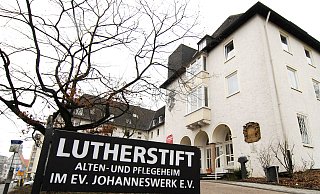 Das ehemalige Altenheim an der Kreuzstraße steht seit dem Sommer leer. - SANDRA SANCHEZ Das ehemalige Altenheim an der Kreuzstraße steht seit dem Sommer leer. - SANDRA SANCHEZ