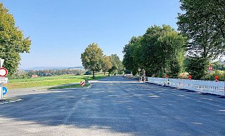 Die Fahrbahn der Bundesstraße 252 bei Steinheim ist schon fertig - viel früher als zunächst kalkuliert. - Straßen NRW Die Fahrbahn der Bundesstraße 252 bei Steinheim ist schon fertig - viel früher als zunächst kalkuliert. - Straßen NRW