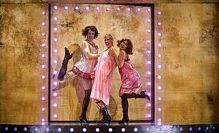 Das Musical "Cabaret" ist ein Stück voller Widersprüche. - Joseph Ruben/Stadttheater Bielefeld Das Musical "Cabaret" ist ein Stück voller Widersprüche. - Joseph Ruben/Stadttheater Bielefeld