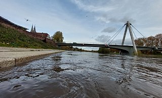 Die Weser bei Höxter hat am Freitag (13 Uhr) einen Pegel von 329 Zentimetern erreicht, wie das Wasserschifffahrtsamt meldet. - David Schellenberg Die Weser bei Höxter hat am Freitag (13 Uhr) einen Pegel von 329 Zentimetern erreicht, wie das Wasserschifffahrtsamt meldet. - David Schellenberg