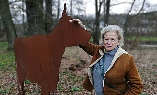 Gabriele Freifrau von Spiegel sieht das Kunstprojekt als Bereicherung für den Landschaftspark. - Burkhard Battran Gabriele Freifrau von Spiegel sieht das Kunstprojekt als Bereicherung für den Landschaftspark. - Burkhard Battran