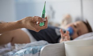 Besonders Kleinkinder leiden aktuell an dem RSV-Virus und sorgen für eine Überlastung in den Kliniken. - Christin Klose Besonders Kleinkinder leiden aktuell an dem RSV-Virus und sorgen für eine Überlastung in den Kliniken. - Christin Klose