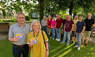 Peter Löhr (v. l.), Helmtrud Keck und die weiteren Aktiven wollen die neue Gruppe im Ort aus der Taufe heben. - Bündnis Peter Löhr (v. l.), Helmtrud Keck und die weiteren Aktiven wollen die neue Gruppe im Ort aus der Taufe heben. - Bündnis