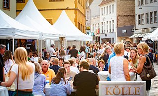 So voll war der Bielefelder Weinmarkt 2024 am ersten Abend. - Mller So voll war der Bielefelder Weinmarkt 2024 am ersten Abend. - Mller