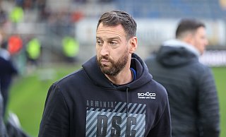 Arminia Bielefelds Trainer muss eine Lösung für die eklatante Standardschwäche seiner Mannschaft finden. - Oliver Krato Arminia Bielefelds Trainer muss eine Lösung für die eklatante Standardschwäche seiner Mannschaft finden. - Oliver Krato