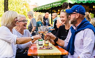 Im August soll das Weindorf zum Neuhäuser Schloss locken. - Thorsten Hennig Im August soll das Weindorf zum Neuhäuser Schloss locken. - Thorsten Hennig