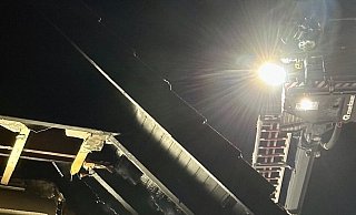 Die Feuerwehr Bad Lippspringe machte mehrere Glutnester - auch unter den Dachpfannen - ausfindig. - Feuerwehr Bad Lippspringe Die Feuerwehr Bad Lippspringe machte mehrere Glutnester - auch unter den Dachpfannen - ausfindig. - Feuerwehr Bad Lippspringe