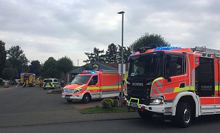 Die Feuerwehr Paderborn löscht den Brand in einem Discounter an der Meßdornstraße in Elsen. - Feuerwehr Paderborn Die Feuerwehr Paderborn löscht den Brand in einem Discounter an der Meßdornstraße in Elsen. - Feuerwehr Paderborn