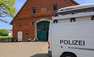 Nach einem Angriff auf eine Frau in Holzhausen ist die Kriminalpolizei vor Ort. - Carsten Korfesmeyer Nach einem Angriff auf eine Frau in Holzhausen ist die Kriminalpolizei vor Ort. - Carsten Korfesmeyer