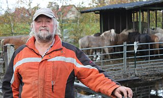 "Endlich Wolfsgebiet": Jetzt sieht Hartmut Weier eine Chance, dass er die Abfangzäune für seinen Ponyhof finanziert bekommt. - Oliver Plöger "Endlich Wolfsgebiet": Jetzt sieht Hartmut Weier eine Chance, dass er die Abfangzäune für seinen Ponyhof finanziert bekommt. - Oliver Plöger