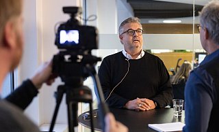 Christoph Borchard beim Interview: Der Immobilienentwickler kritisiert die Politik in Berlin und Bielefeld und erwartet weitere Veränderungen der Baubranche. - Mike-Dennis Mller / www.mdm.photo Christoph Borchard beim Interview: Der Immobilienentwickler kritisiert die Politik in Berlin und Bielefeld und erwartet weitere Veränderungen der Baubranche. - Mike-Dennis Mller / www.mdm.photo