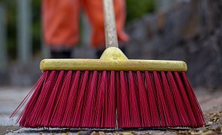 Ein Täter stieß auf seiner Flucht drei Frauen, die sich ihm in den Weg stellten, um. - Symbolbild: Pixabay Ein Täter stieß auf seiner Flucht drei Frauen, die sich ihm in den Weg stellten, um. - Symbolbild: Pixabay