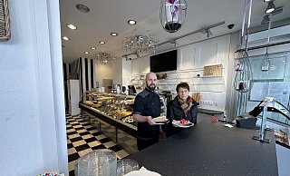 Wieland Funk und Ulrike Petersen bewirten hungrige LGS-Besucher besonders gern. - Ralf T. Mischer Wieland Funk und Ulrike Petersen bewirten hungrige LGS-Besucher besonders gern. - Ralf T. Mischer