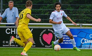 VfL Theesens Riad Bentria (r.) im Spiel gegen SuS Bad Westernkotten. - Andreas Zobe VfL Theesens Riad Bentria (r.) im Spiel gegen SuS Bad Westernkotten. - Andreas Zobe
