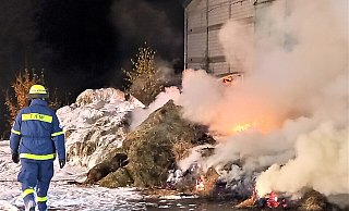 Das Feuer am alten Kornhaus löste einen Großeinsatz der Feuerwehr aus. - Simone Flörke Das Feuer am alten Kornhaus löste einen Großeinsatz der Feuerwehr aus. - Simone Flörke
