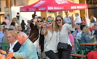 Beste Stimmung im vergangenen Jahr beim Weinmarkt in Kattenstroth - dieses Mal soll es genauso werden. - Jens Dünhölter Beste Stimmung im vergangenen Jahr beim Weinmarkt in Kattenstroth - dieses Mal soll es genauso werden. - Jens Dünhölter