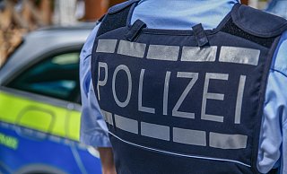 Die Höxteraner Polizei bittet nach einem Übergriff auf der B64 bei Bad Driburg um Zeugenhinweise. - picture alliance / Ostalb Network Die Höxteraner Polizei bittet nach einem Übergriff auf der B64 bei Bad Driburg um Zeugenhinweise. - picture alliance / Ostalb Network