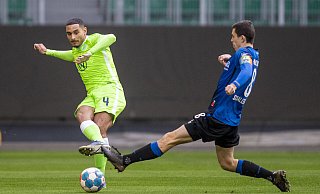 SCP-Kapitän Ron Schallenberg (r.) im Duell gegen Wolfsburgs Maxence Lacroix. - picture alliance SCP-Kapitän Ron Schallenberg (r.) im Duell gegen Wolfsburgs Maxence Lacroix. - picture alliance