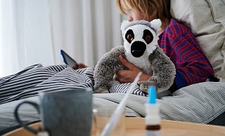 Eine Erkältungswelle im Kreis Paderborn stellt Kinderärzte derzeit auf die Probe - es gibt lange Warteschlangen vor der Notfallambulanz im Medico-Gebäude. - dpa Eine Erkältungswelle im Kreis Paderborn stellt Kinderärzte derzeit auf die Probe - es gibt lange Warteschlangen vor der Notfallambulanz im Medico-Gebäude. - dpa