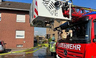 Am Varenseller Weg in Gütersloh-Spexard ist am Mittwochnachmittag ein Brand ausgebrochen. - Thorsten Heß Am Varenseller Weg in Gütersloh-Spexard ist am Mittwochnachmittag ein Brand ausgebrochen. - Thorsten Heß