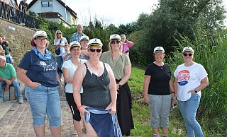 Die Braut Katja Spormann (Mitte) mit Jana Hampe, Melanie Gromsch, Mareike Käse, Tanja Dörrier, Tatjana Heidenreich und Karoline Klages - Kube Die Braut Katja Spormann (Mitte) mit Jana Hampe, Melanie Gromsch, Mareike Käse, Tanja Dörrier, Tatjana Heidenreich und Karoline Klages - Kube