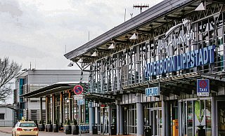 Der Flughafen Paderborn/Lippstadt hat seit dem Ferienbeginn viel zu tun. 150.000 Passagiere sollen während der Ferien hier durchreisen. - Jens Reddeker Der Flughafen Paderborn/Lippstadt hat seit dem Ferienbeginn viel zu tun. 150.000 Passagiere sollen während der Ferien hier durchreisen. - Jens Reddeker