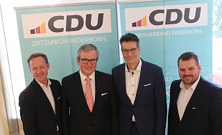 Der CDU-Landtagsabgeordnete Daniel Sieveke (v.l.), Bürgermeister Michael Dreier, Gastredner René Fahr und Ortsunionsvorsitzender André Springer beim Neujahrsempfang der CDU Paderborn. - Moritz Jülich Der CDU-Landtagsabgeordnete Daniel Sieveke (v.l.), Bürgermeister Michael Dreier, Gastredner René Fahr und Ortsunionsvorsitzender André Springer beim Neujahrsempfang der CDU Paderborn. - Moritz Jülich