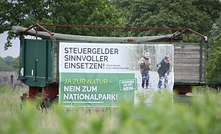 Mit großen Bannern und kleinen Plakaten fährt die CDU eine aufwendige Kampagne gegen den Nationalpark im Kreis Höxter. - David Schellenberg Mit großen Bannern und kleinen Plakaten fährt die CDU eine aufwendige Kampagne gegen den Nationalpark im Kreis Höxter. - David Schellenberg