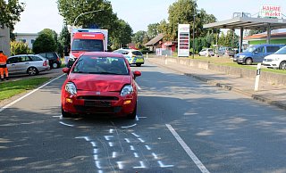 Der Fiat blieb nach dem Auffahrunfall auf der Haldemer Straße stehen. - Foto: Polizei Minden-Lübbecke Der Fiat blieb nach dem Auffahrunfall auf der Haldemer Straße stehen. - Foto: Polizei Minden-Lübbecke