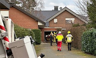 Das Haus ist durch den Schmorbrand stark verraucht worden. - © 2023 Ralph Meyer. Alle Inhalte urheberrechtlich geschützt. Das Haus ist durch den Schmorbrand stark verraucht worden. - © 2023 Ralph Meyer. Alle Inhalte urheberrechtlich geschützt.