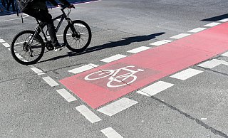 Die Ampel habe die Mittel für die Schiene, Wasserwege und das Rad mit dem Haushalt 2022 erhöht, die Mittel für Straßenbau nicht. - Jens Kalaene/dpa Die Ampel habe die Mittel für die Schiene, Wasserwege und das Rad mit dem Haushalt 2022 erhöht, die Mittel für Straßenbau nicht. - Jens Kalaene/dpa